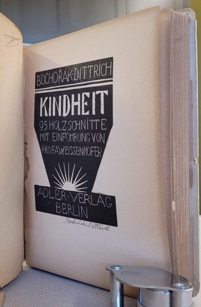 An example of a signed title page of Bochorakova's 1930 wordless novel Kindheit.