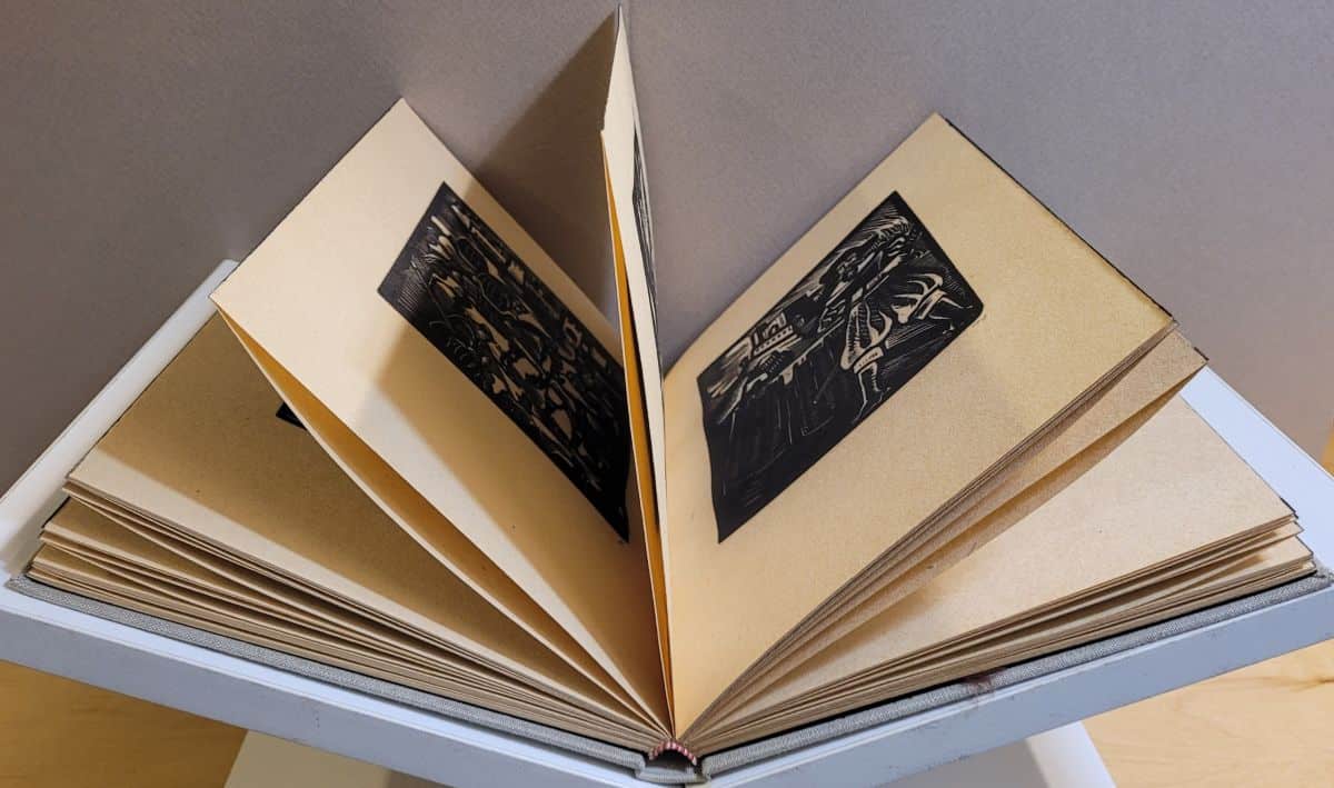 Showing the fore-edge of Bochorakova's wordless woodcut novel,
Švédové Pred Brnem, with unopened French fold.